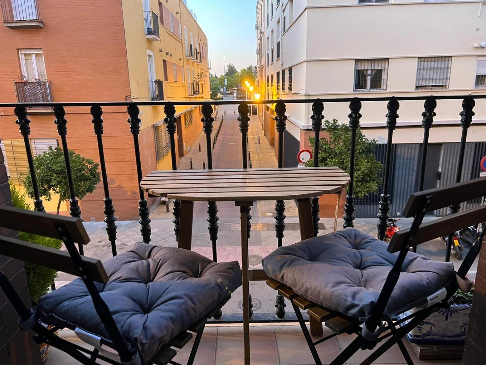 Apartamento Con Balcon Castilla Triana Seville Exterior photo